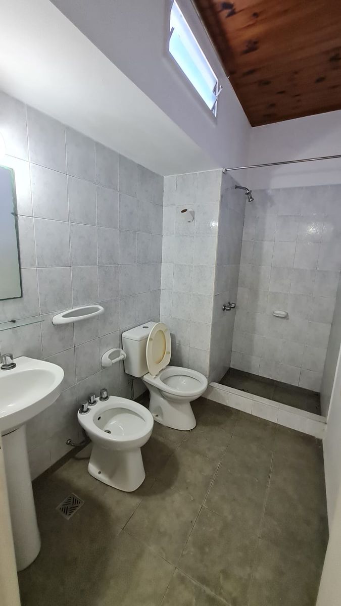Departamento tipo casa planta baja al frente, con patio. Sin expensas. - 6