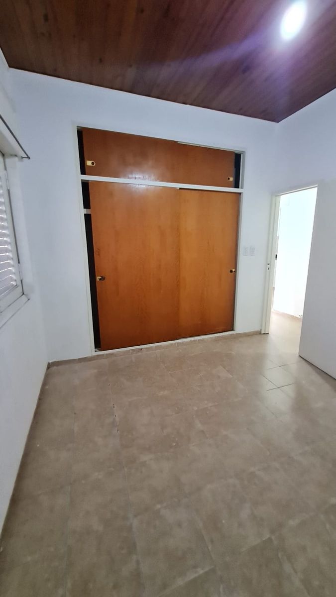 Departamento tipo casa planta baja al frente, con patio. Sin expensas. - 7