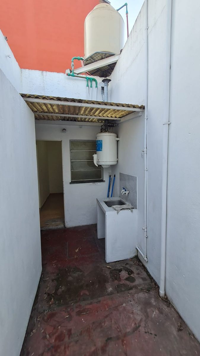 Departamento tipo casa planta baja al frente, con patio. Sin expensas. - 8