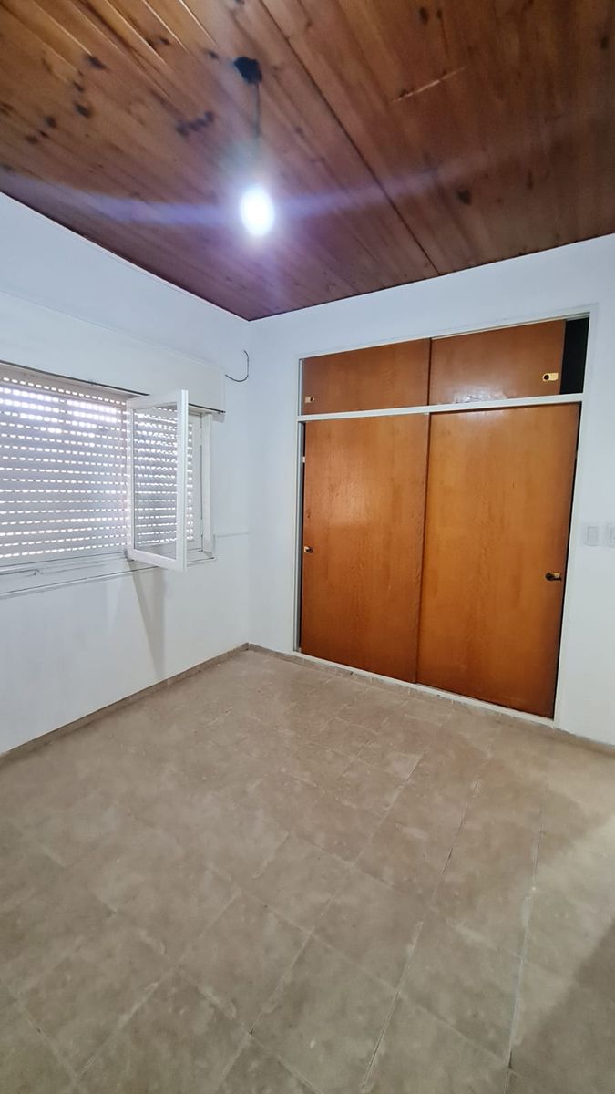 Departamento tipo casa planta baja al frente, con patio. Sin expensas. - 9