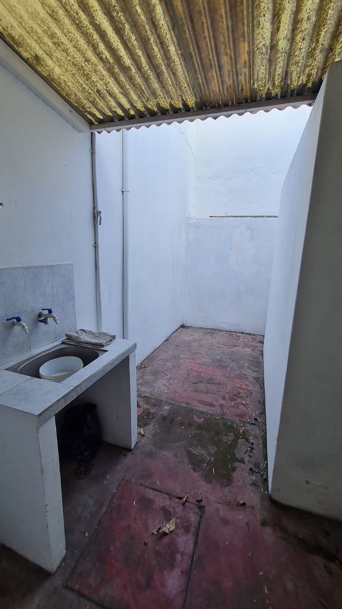 Departamento tipo casa planta baja al frente, con patio. Sin expensas. - 11