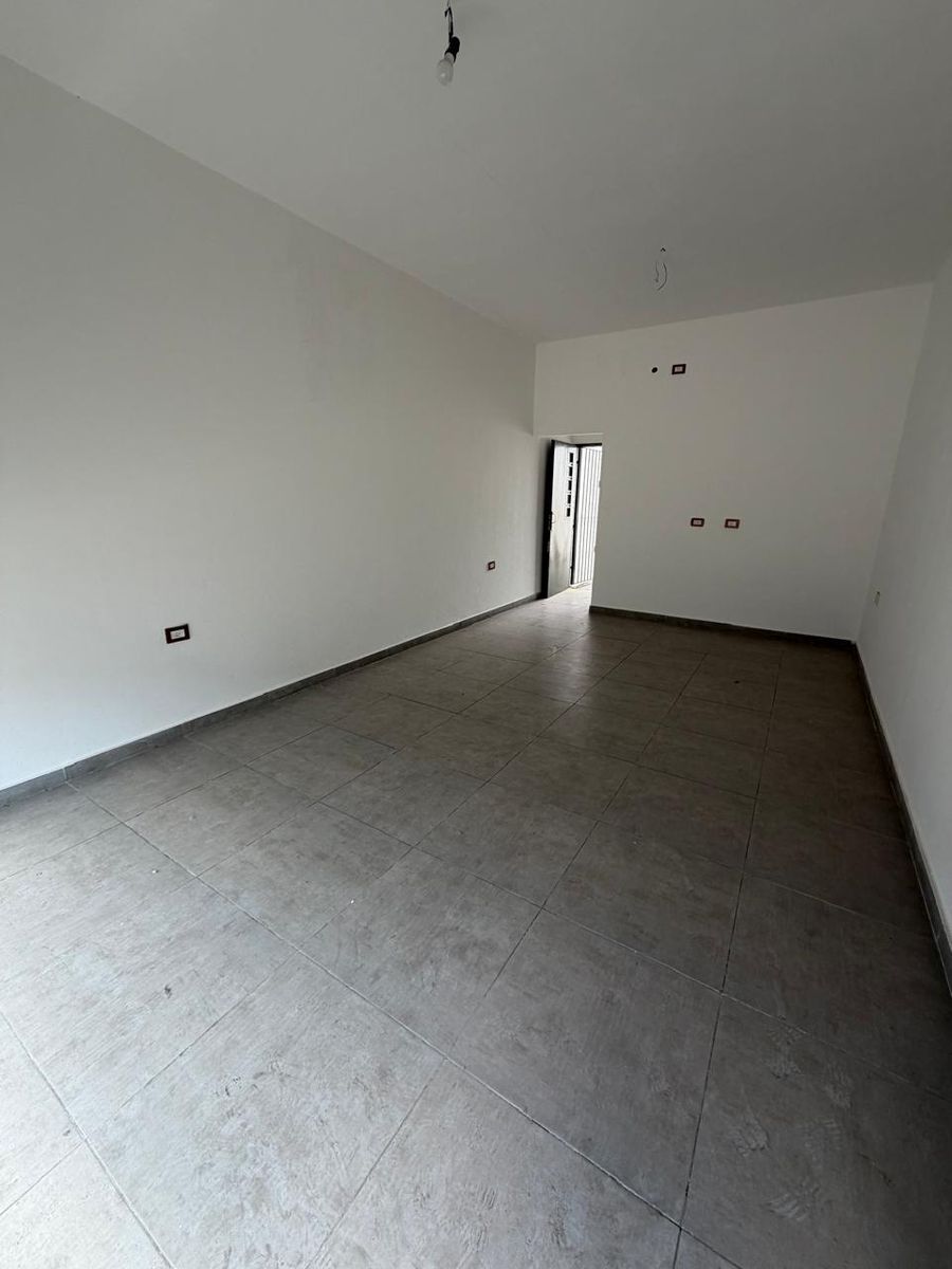EXCELENTE LOCAL COMERCIAL SOBRE AVENIDA ARIETA DE 3,60 X 7MTS QUE CONSTADE PISO CERÁMICO , VIDRIERA, PERSIANA DE ENROLLAR MICRO-PERFORADA,ANTE-BAÑO,BAÑO Y PATIO. — foto 8
