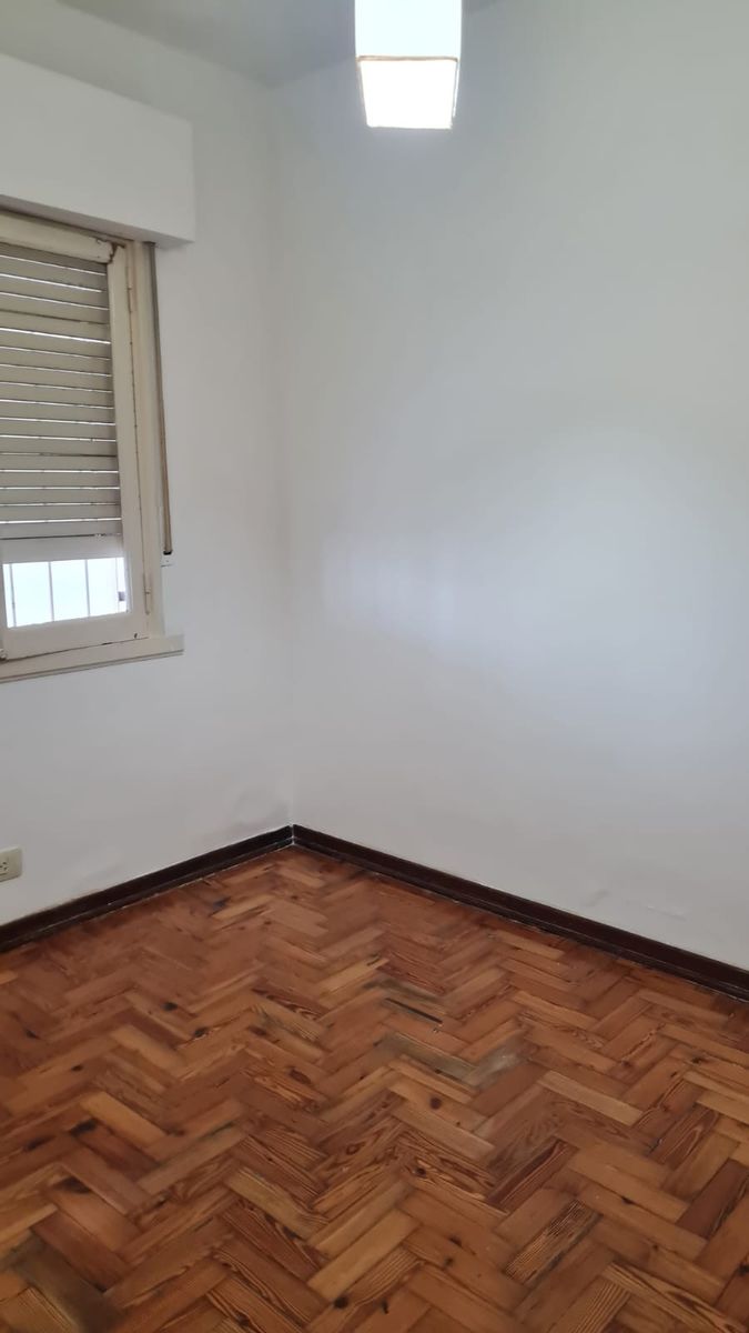 CHALET DE 3 AMBIENTES CON GARAGE CUBIERTO PARA 3 AUTOS Y FONDO LIBRE CON PARRILLA — foto 8