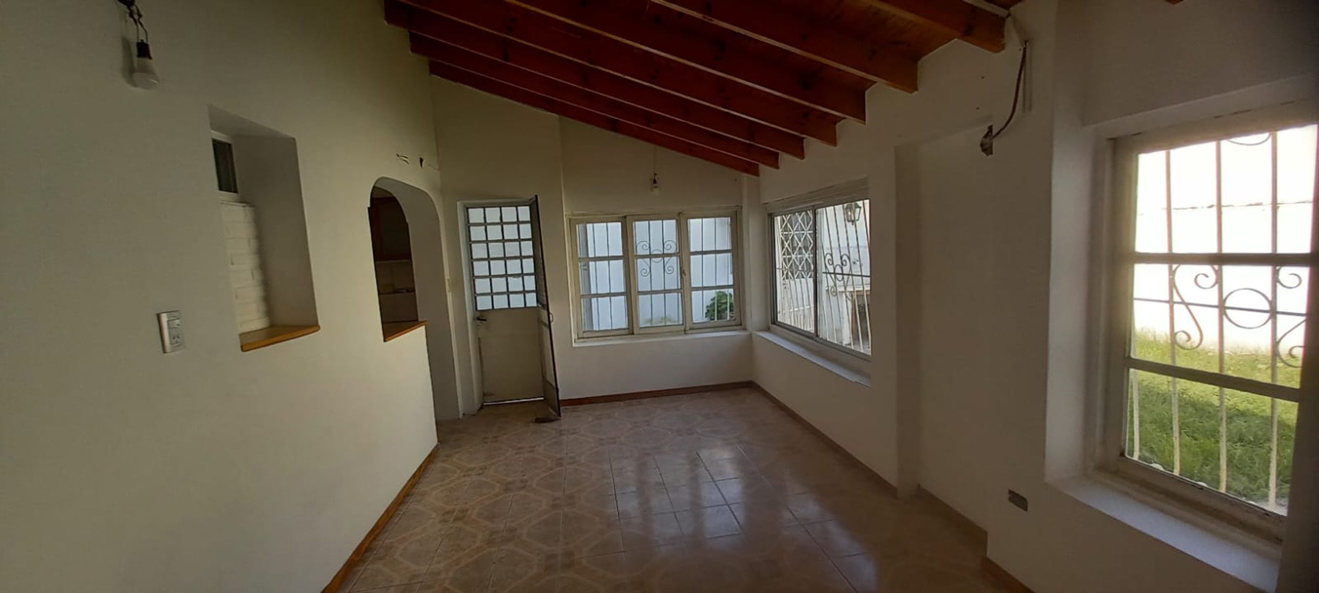 CHALET DE 3 AMBIENTES CON GARAGE CUBIERTO PARA 3 AUTOS Y FONDO LIBRE CON PARRILLA — foto 15