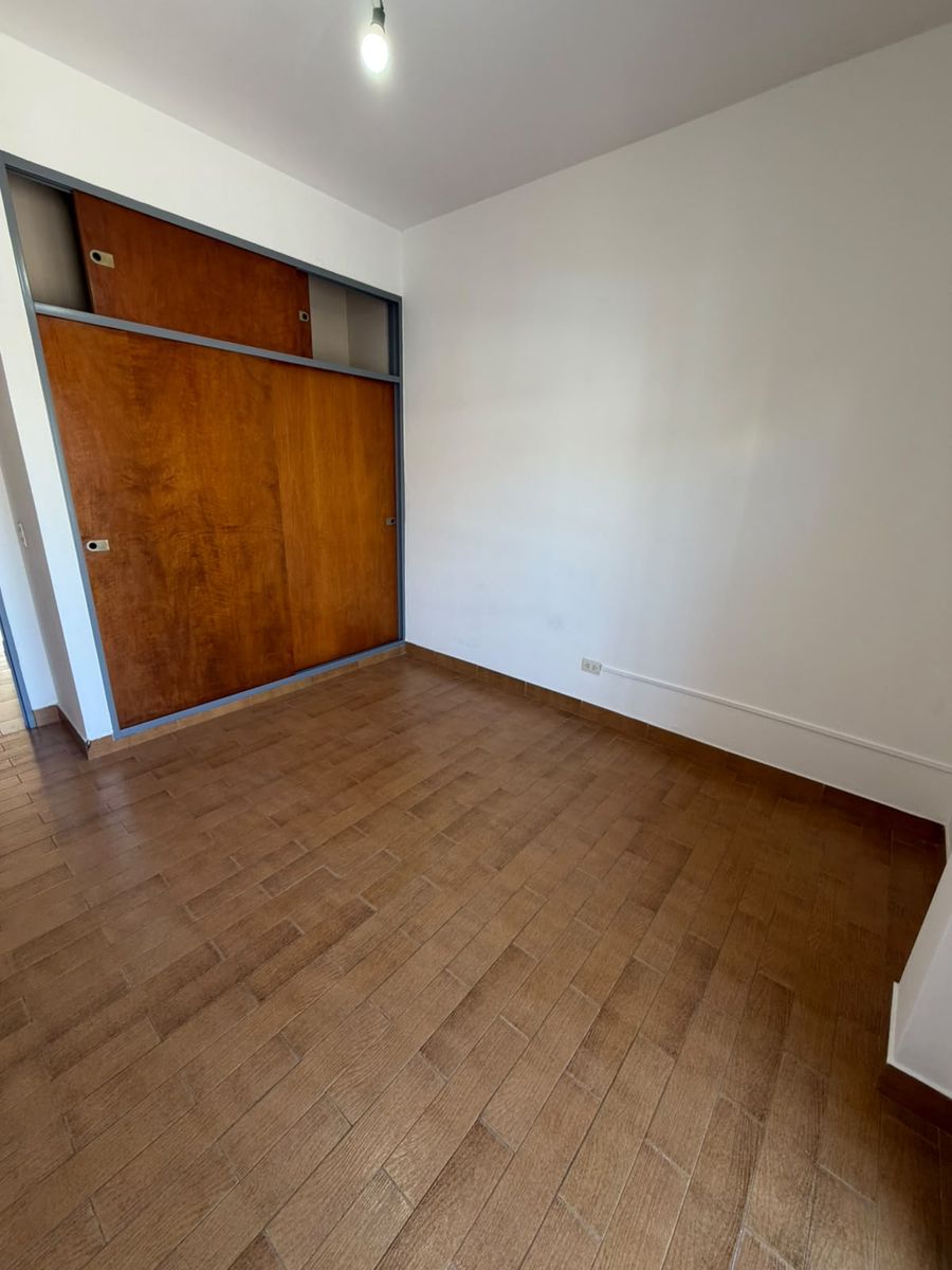 DEPARTAMENTO DE 2 AMBIENTES 1° PISO AL FRENTE CON BALCÓN SOBRE AV. ARIETA, EXCELENTE UBICACIÓN - 6