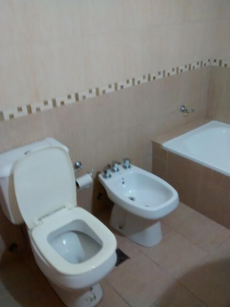 DEPTO DE 2 AMBIENTES , CENTRO DE RAMOS MEJIA A 2 CUADRAS DE LA ESTACION, CON CALEFACION CENTRAL X CALDERA INDEPENDIENTE - 11