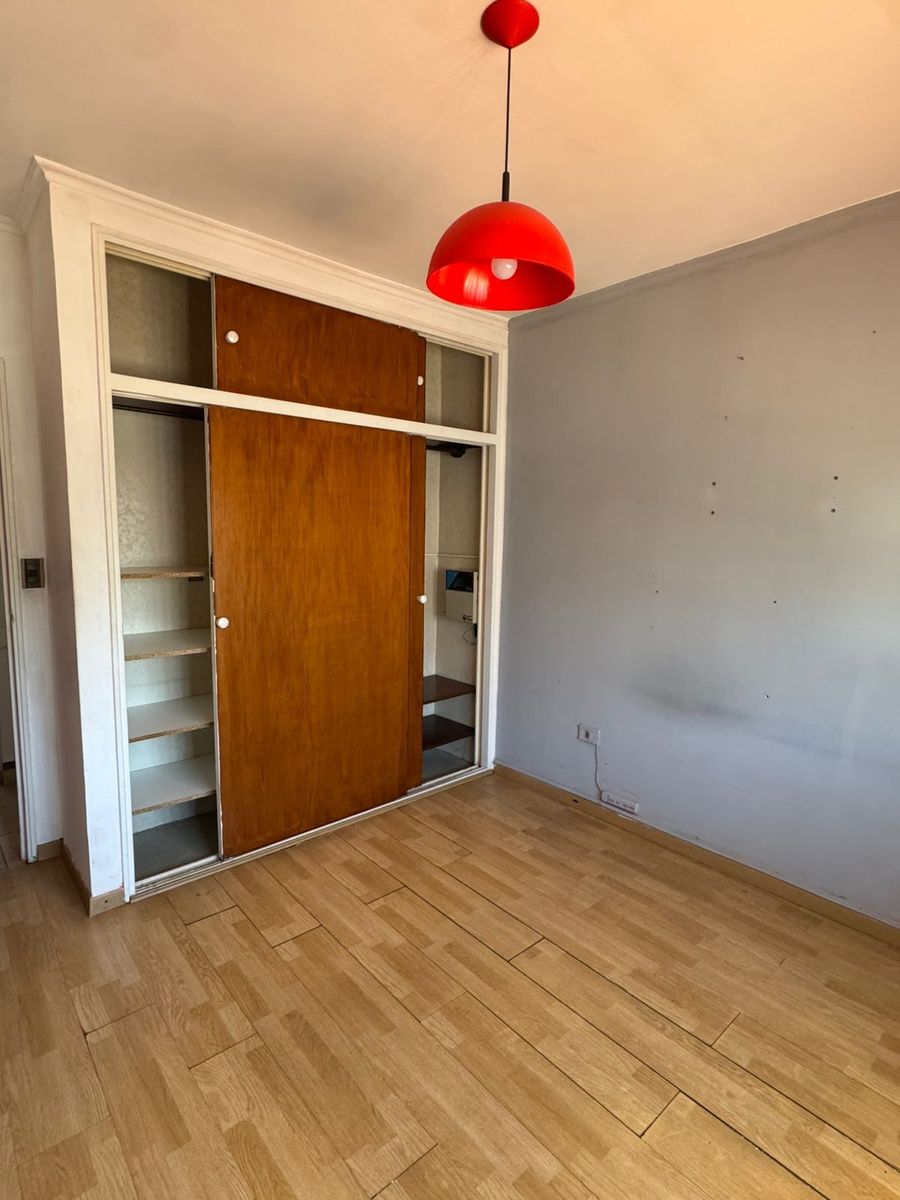 Duplex de 3 ambientes al frente con cochera, balcón y patio conparrilla. NUEVO VALOR. APTO CREDITO — foto 7
