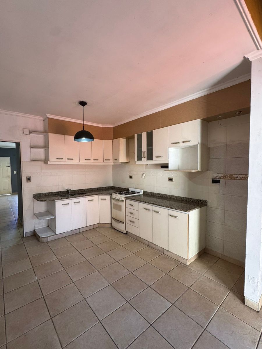 Duplex de 3 ambientes al frente con cochera, balcón y patio conparrilla. NUEVO VALOR. APTO CREDITO — foto 10