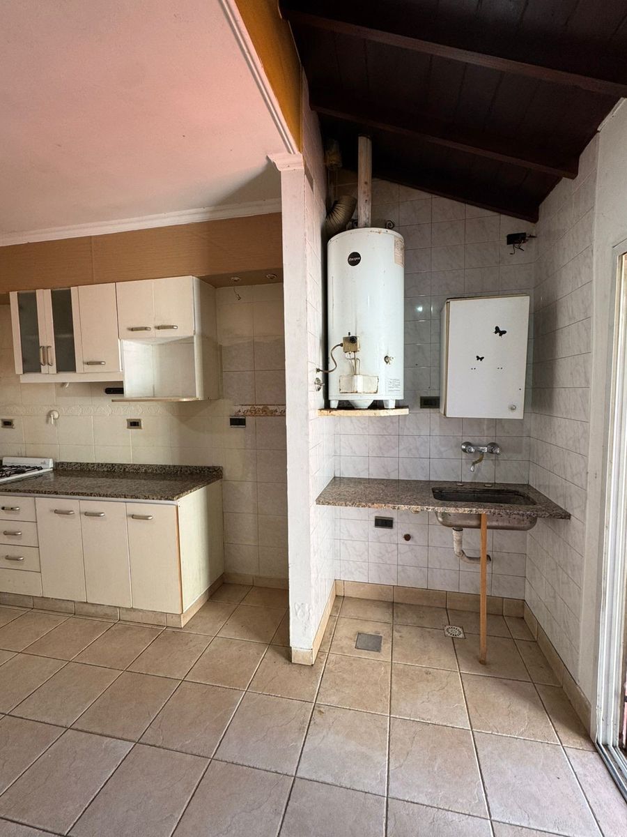 Duplex de 3 ambientes al frente con cochera, balcón y patio conparrilla. NUEVO VALOR. APTO CREDITO — foto 12