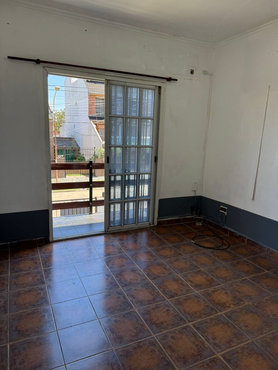 Duplex de 3 ambientes al frente con cochera, balcón y patio conparrilla. NUEVO VALOR. APTO CREDITO — foto 13