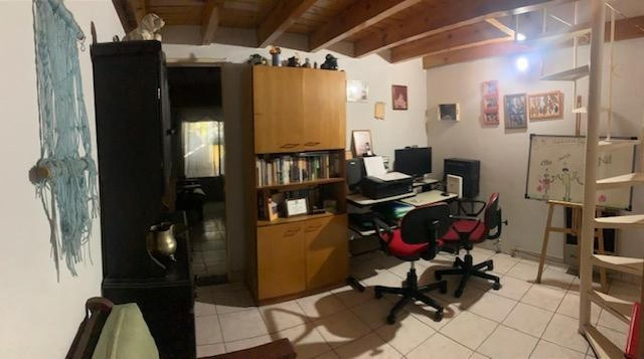 Casa de 4 ambientes lote de 10 x 30 en esquina con amplio jardin y fondo libre — foto 15