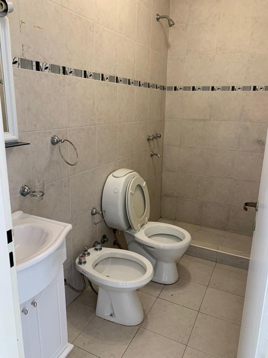 DEPTO DE 2 AMBIENTES, PRIMER PISO AL FRENTE CON PATIO. VILLA LUZURIAGA — foto 2
