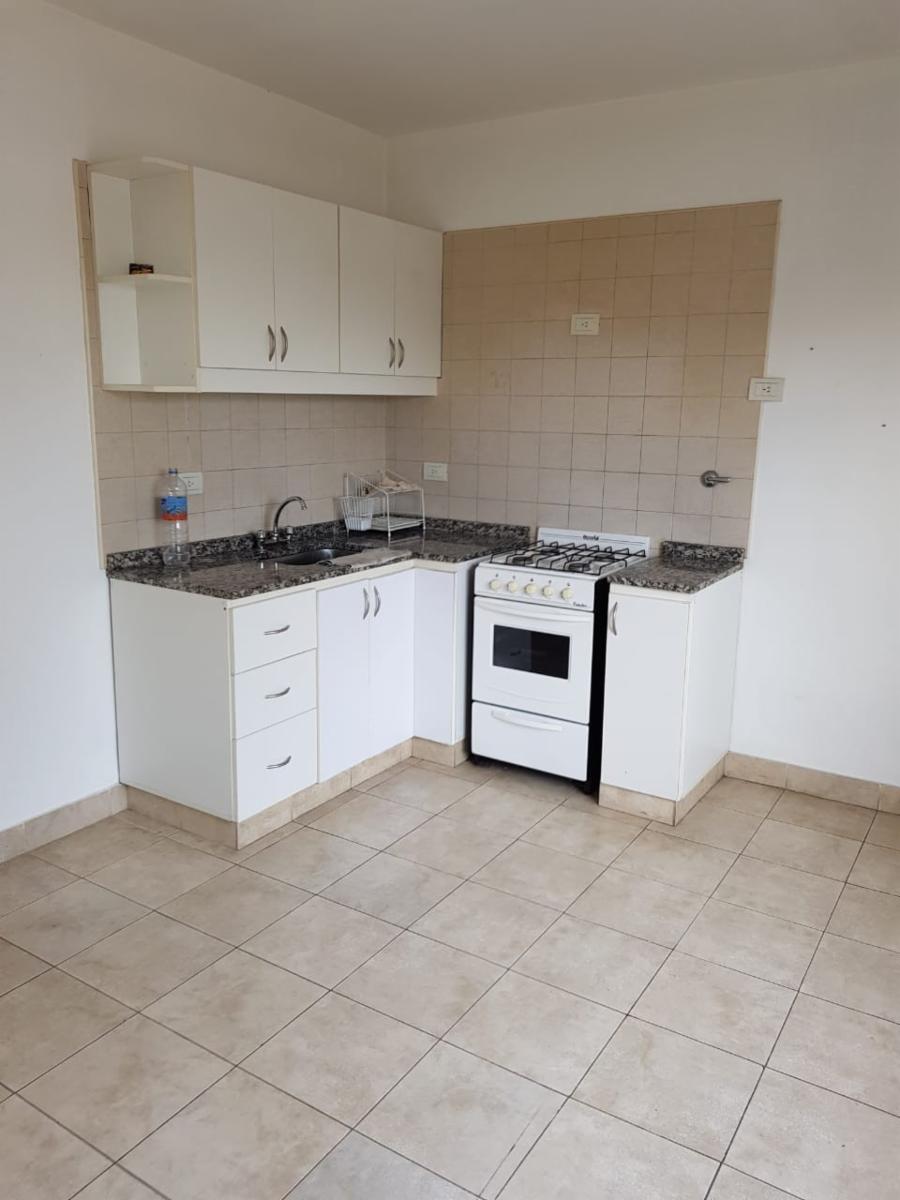 DEPTO DE 2 AMBIENTES, PRIMER PISO AL FRENTE CON PATIO. VILLA LUZURIAGA — foto 7