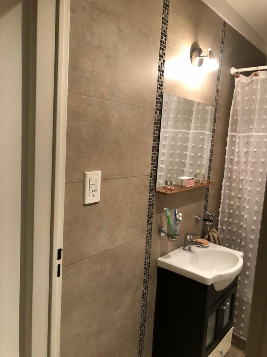 Excelente departamento 2 ambientes 3er piso al frente con balcón a la calle — foto 6