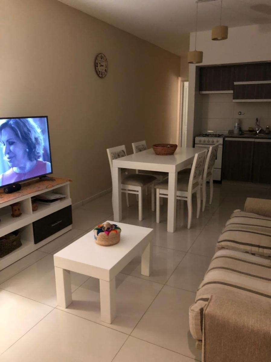 Excelente departamento 2 ambientes 3er piso al frente con balcón a la calle — foto 7