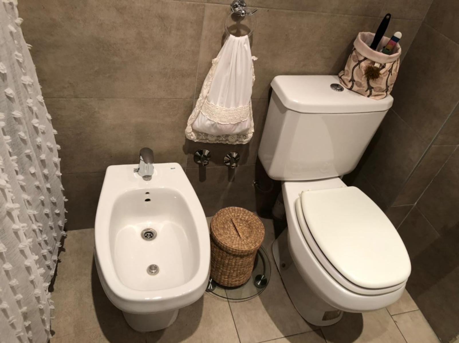 Excelente departamento 2 ambientes 3er piso al frente con balcón a la calle — foto 10