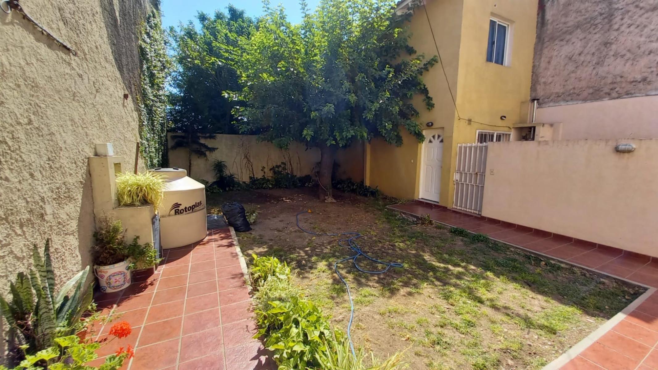 EXCELENTE DEPARTAMENTO DE 3 AMBIENTES EN 1° PISO CON PATIO — foto 3