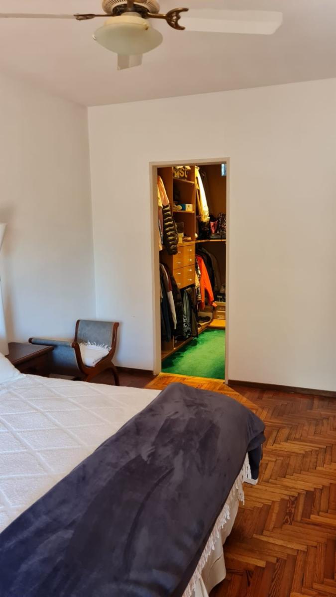 EXCELENTE CHALET EN DOS PLANTAS, CINCO AMBIENTES CON FONDO AMPLIO Y PILETA — foto 15