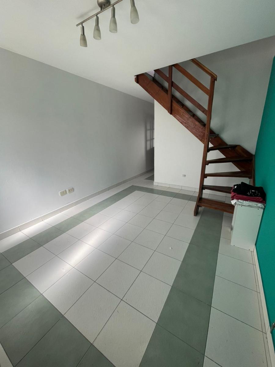 DUPLEX DE 2 AMBIENTES EN DOS PLANTAS AL FRENTE CON PATIO. VILLA LUZURIAGA. APTO CREDITO — foto 2
