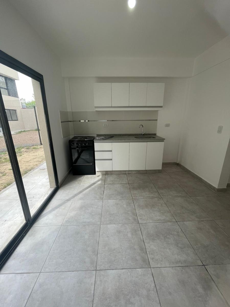 Dúplex a estrenar 3 ambientes al frente con cochera y patio. Muy luminoso. NUEVO VALOR
