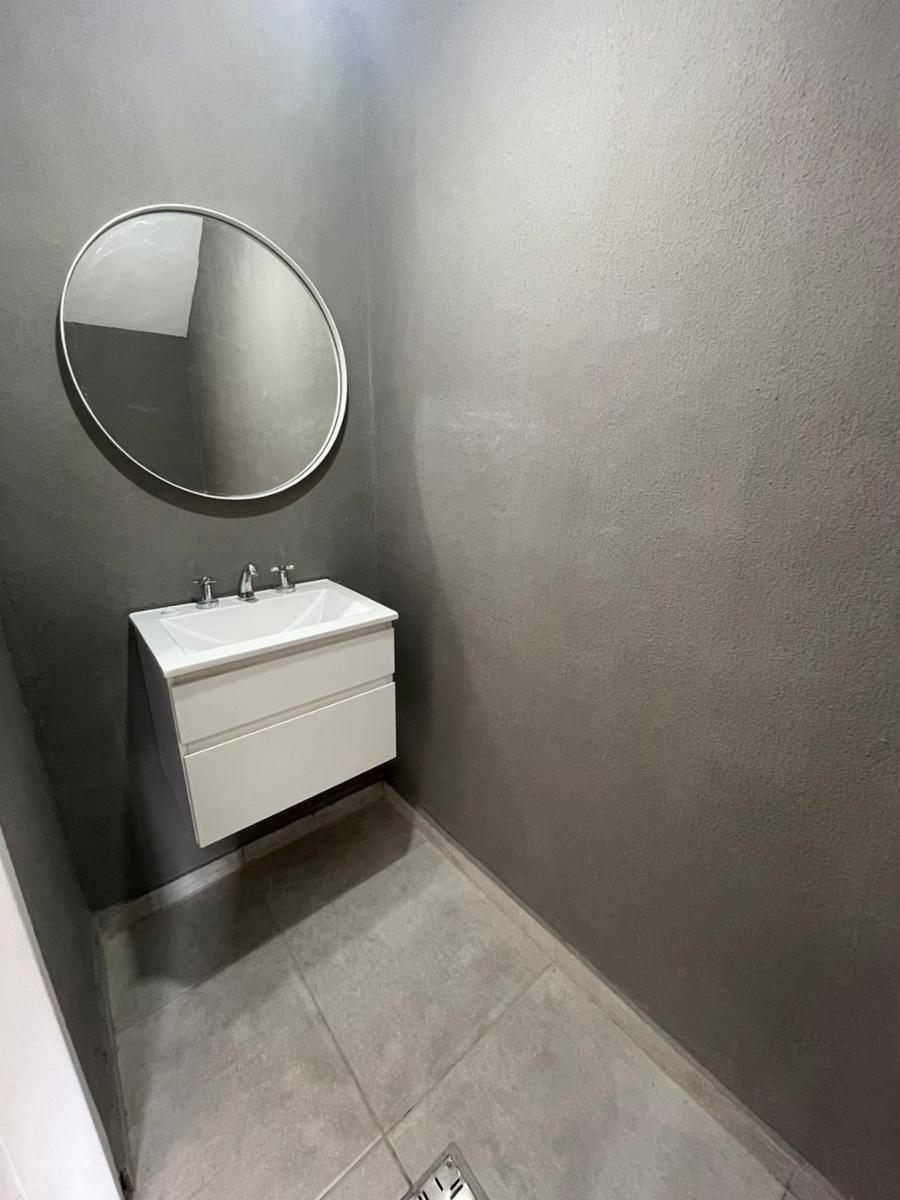 Dúplex a estrenar 3 ambientes al frente con cochera y patio. Muy luminoso. NUEVO VALOR — foto 4
