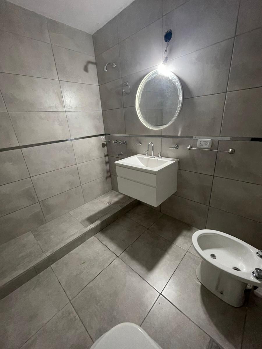 Dúplex a estrenar 3 ambientes al frente con cochera y patio. Muy luminoso. NUEVO VALOR — foto 6