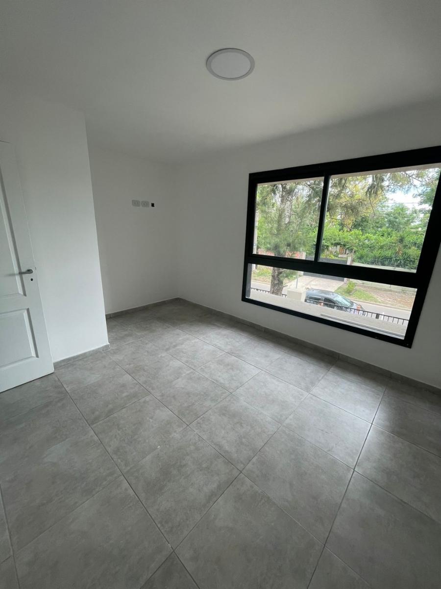 Dúplex a estrenar 3 ambientes al frente con cochera y patio. Muy luminoso. NUEVO VALOR — foto 7