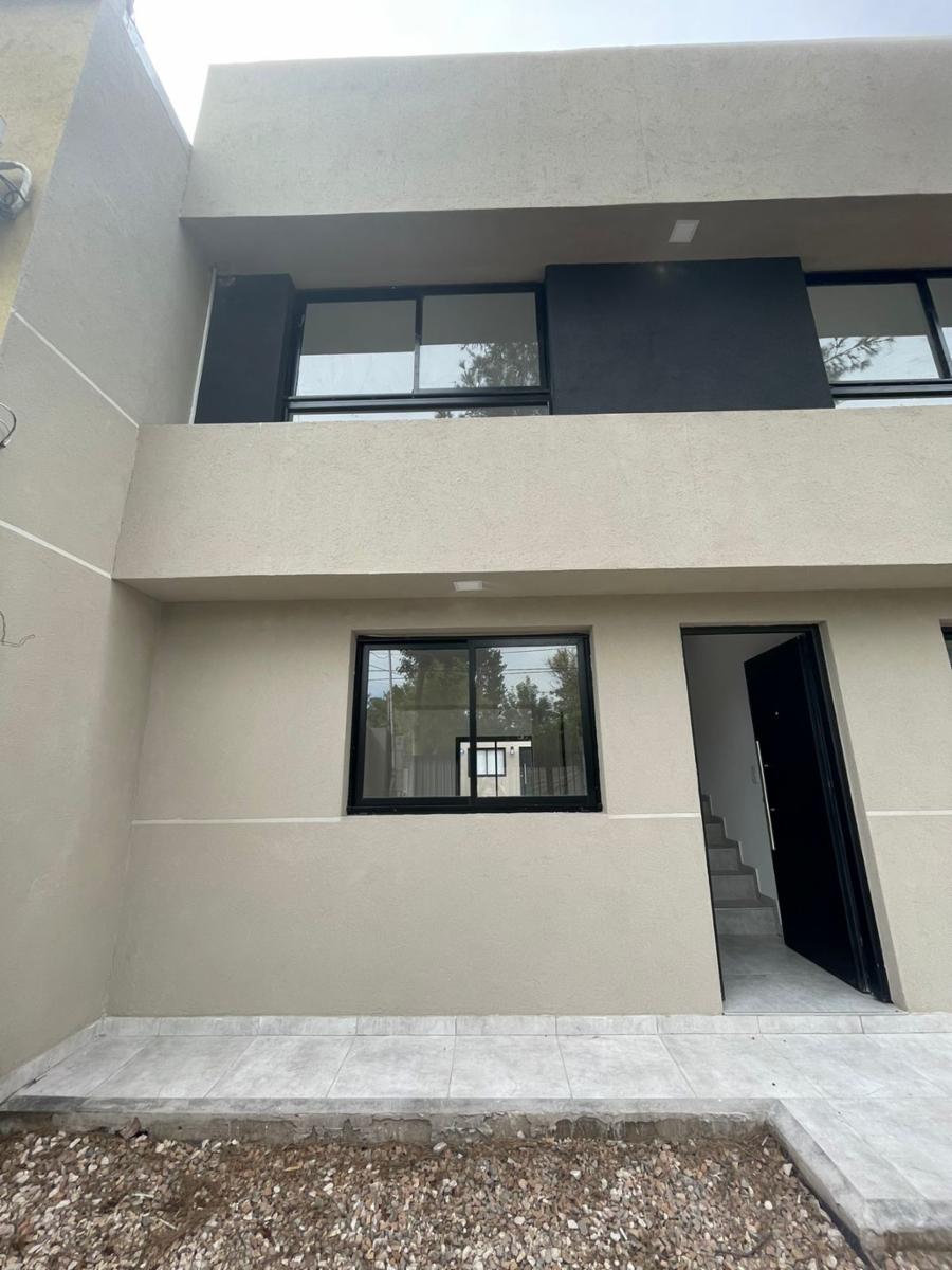 Dúplex a estrenar 3 ambientes al frente con cochera y patio. Muy luminoso. NUEVO VALOR — foto 8