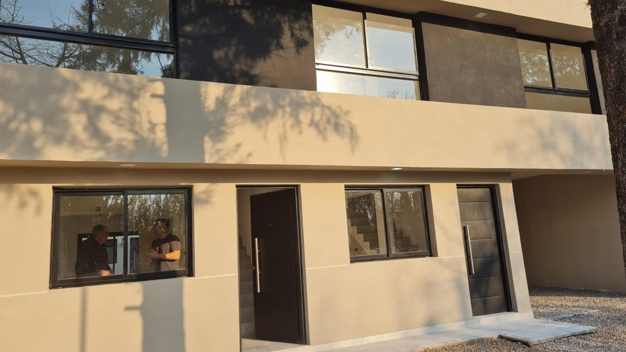 Dúplex a estrenar 3 ambientes al frente con cochera y patio. Muy luminoso. NUEVO VALOR — foto 9