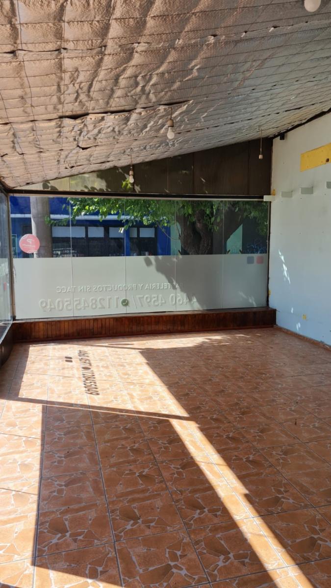 LOCAL COMERCIAL, EXCELENTE ESQUINA SOBRE PRESIDENTE PERON, IDEAL EMPRENDIMIENTO GASTRONOMICO. - 2