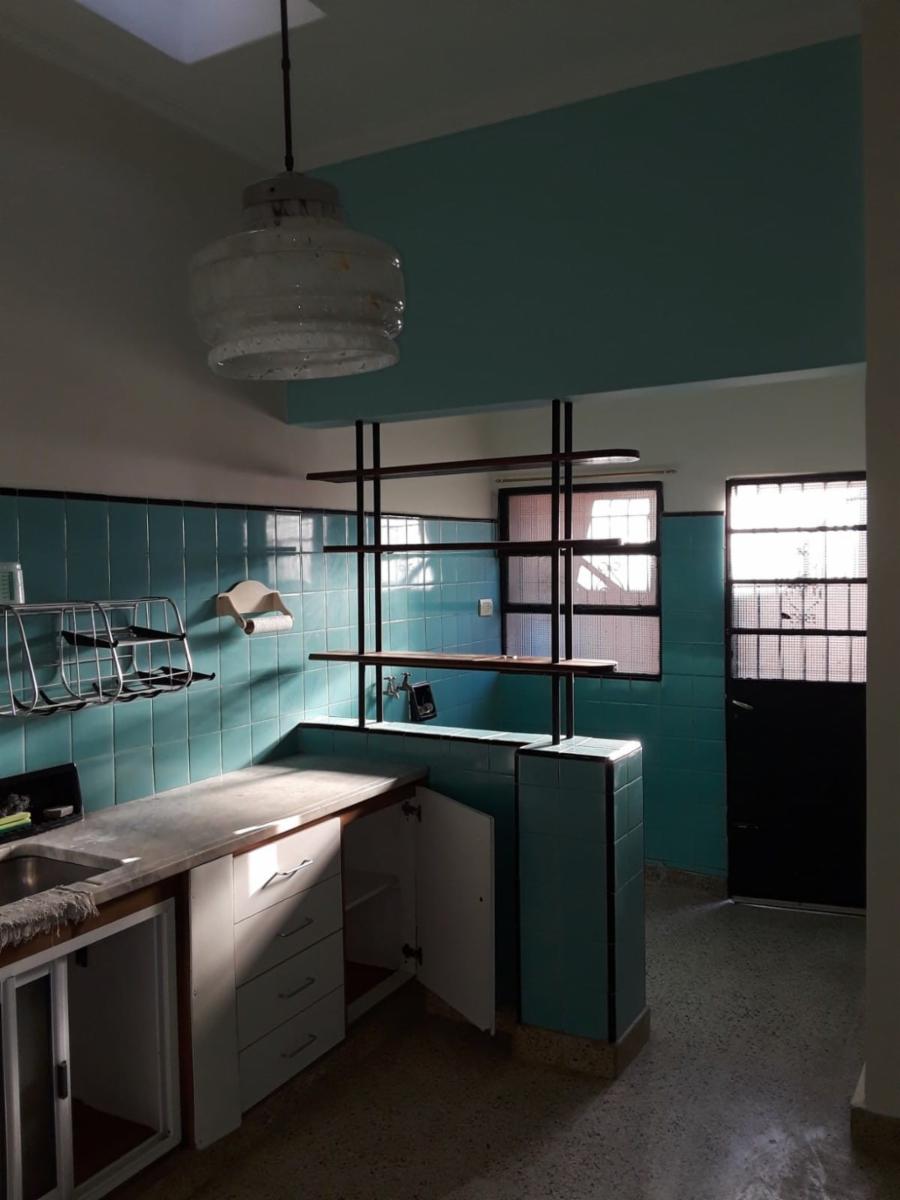 CASA AMERICANA CON GALPÓN TECHO PARABÓLICO (220 m2) EN LA PARTE DE ATRÁS SOBRE LOTE DE 10 X 45M. — foto 9