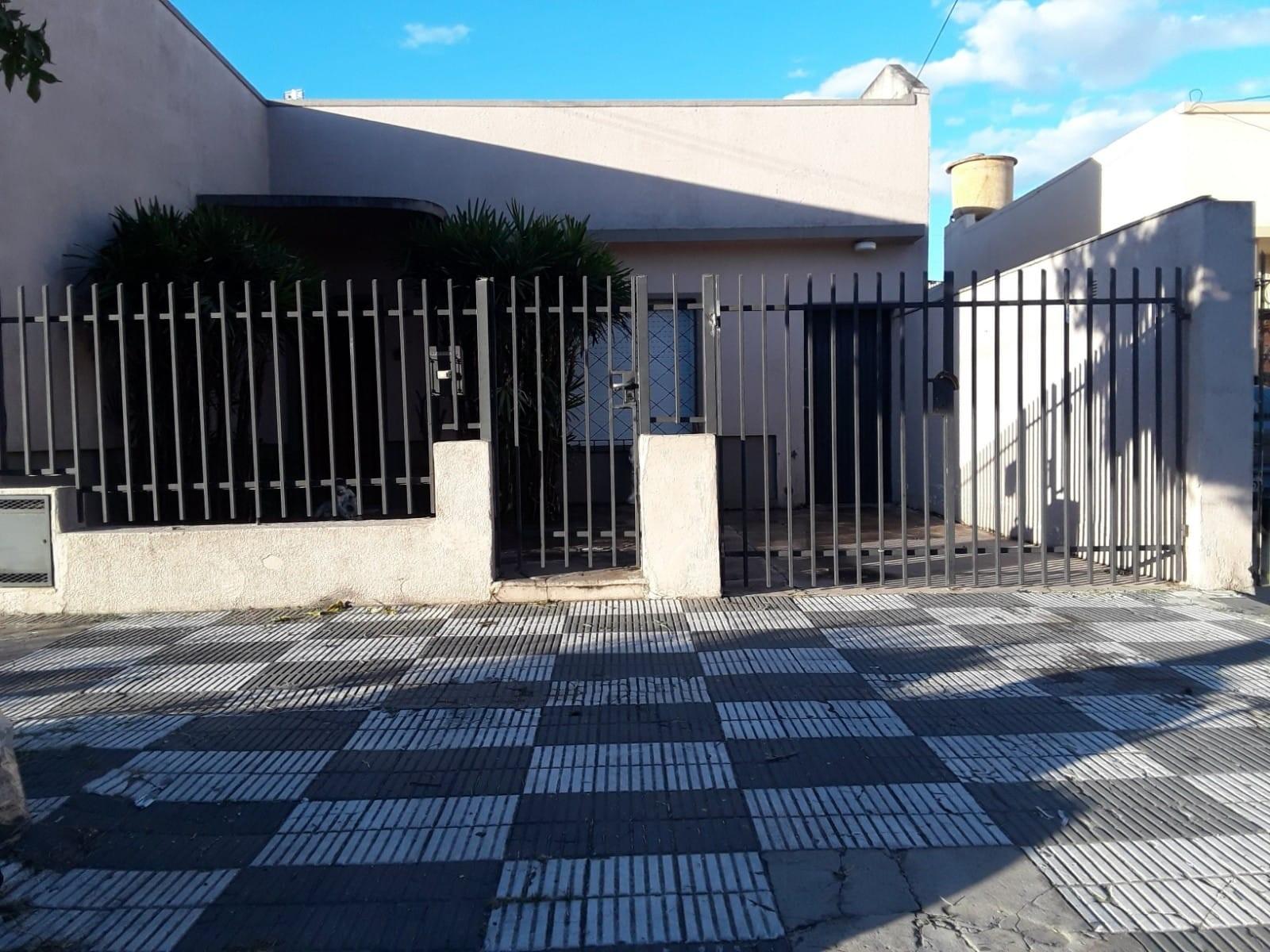 CASA AMERICANA CON GALPÓN TECHO PARABÓLICO (220 m2) EN LA PARTE DE ATRÁS SOBRE LOTE DE 10 X 45M. — foto 11