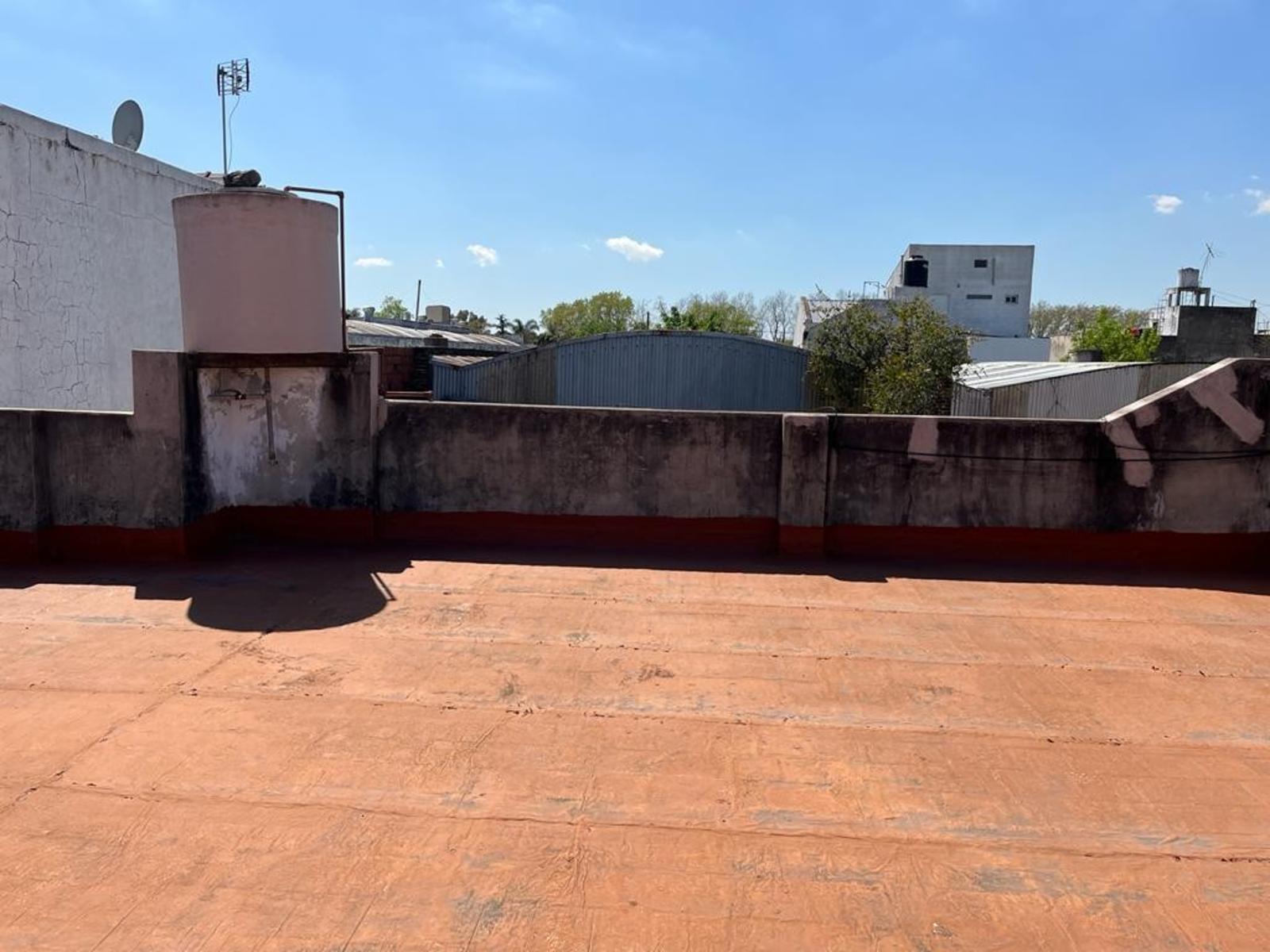 CASA AMERICANA CON GALPÓN TECHO PARABÓLICO (220 m2) EN LA PARTE DE ATRÁS SOBRE LOTE DE 10 X 45M. — foto 15