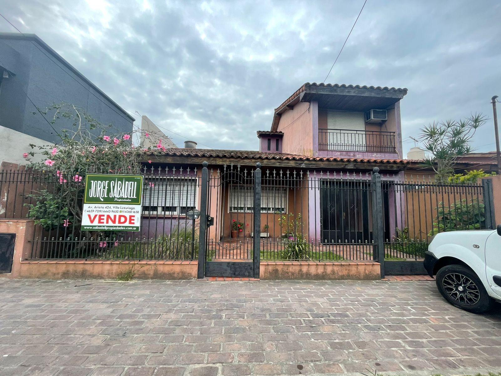 CHALET 4 AMBIENTES CON GARAGE PARA DOS AUTOS, FONDO, PARRILLA Y GALERIA. — foto 3