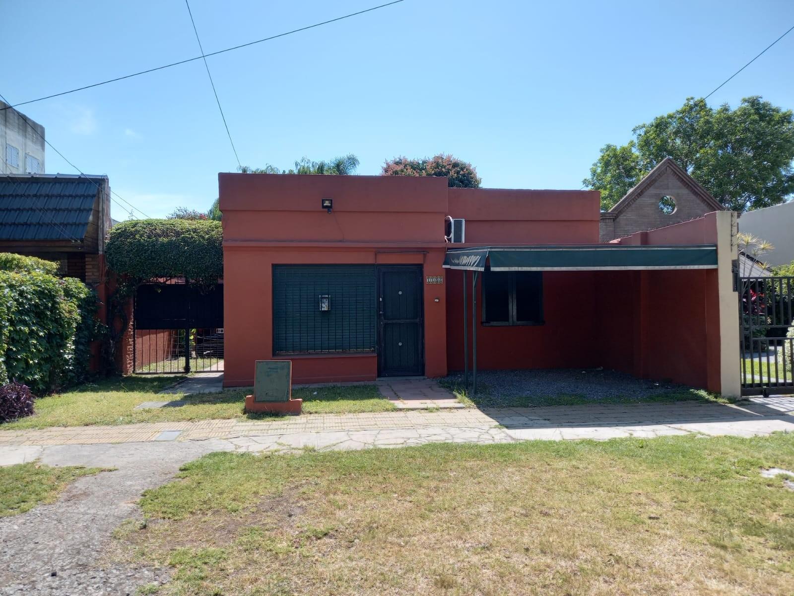 casa americana de 3 ambientes mas dependencias s/amplio lote de 10 x 42 — foto 2