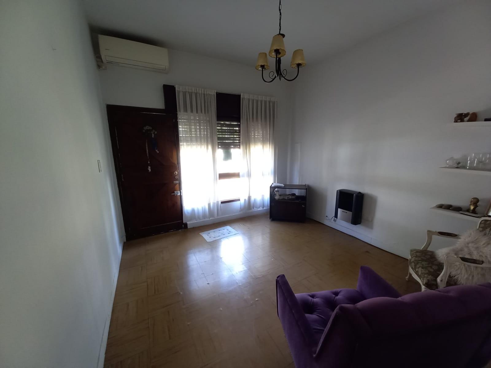 casa americana de 3 ambientes mas dependencias s/amplio lote de 10 x 42 — foto 3