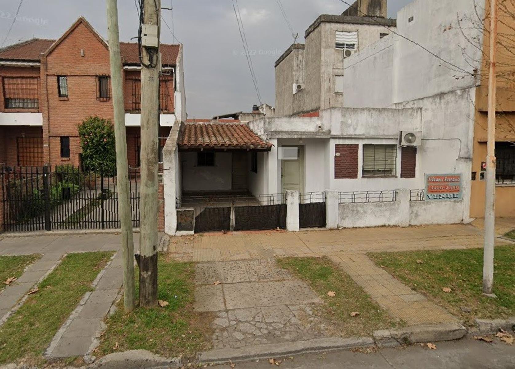 CASA AMERICANA 2 AMBIENTES CON FONDO, SOBRE LOTE DE 8,66 X 23,62. NUEVO VALOR