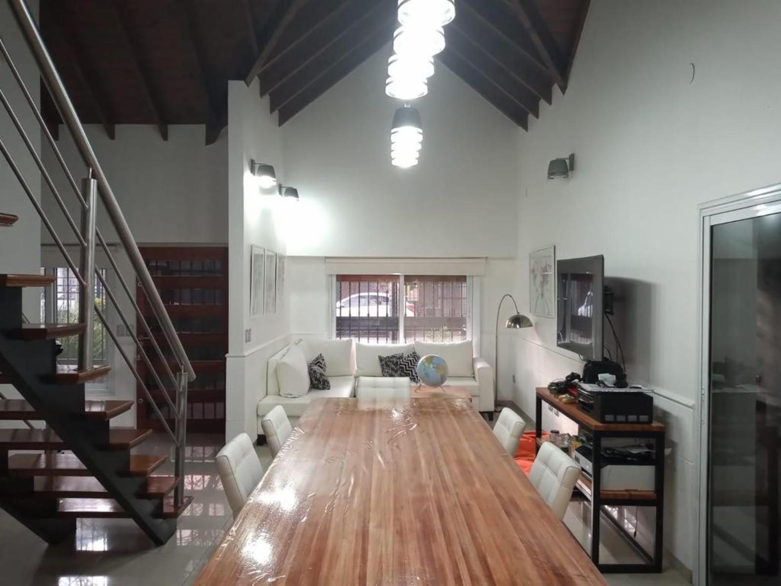 EXCELENTE CHALET 4 AMBIENTES EN DOS PLANTAS CON LOSA RADIANTE, FONDO LIBRE CON AMPLIA PISCINA Y PARRILLA. BARRIO MARINA, VILLA LUZURIAGA — foto 12