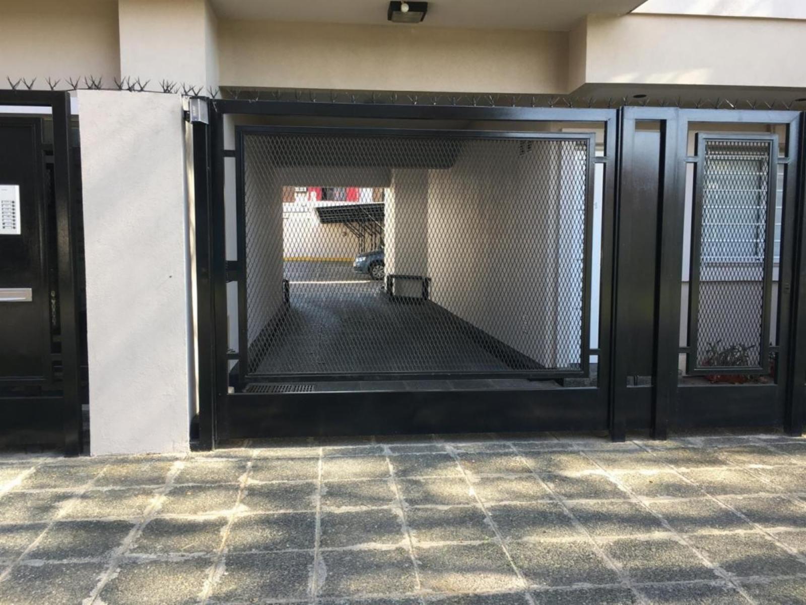 Departamento 3 ambientes planta baja con cochera, patio y lavadero. Excelente estado y ubicación. NUEVO VALOR — foto 2