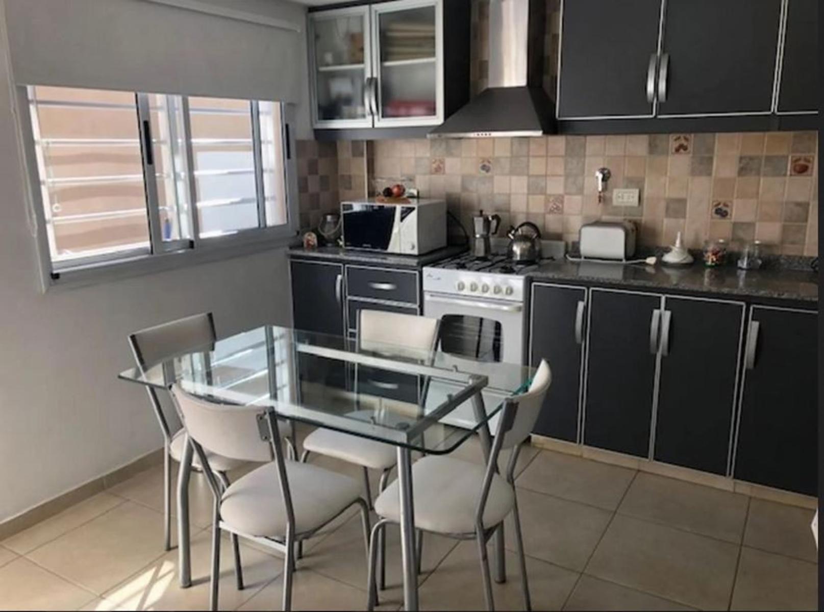 Departamento 3 ambientes planta baja con cochera, patio y lavadero. Excelente estado y ubicación. NUEVO VALOR — foto 6
