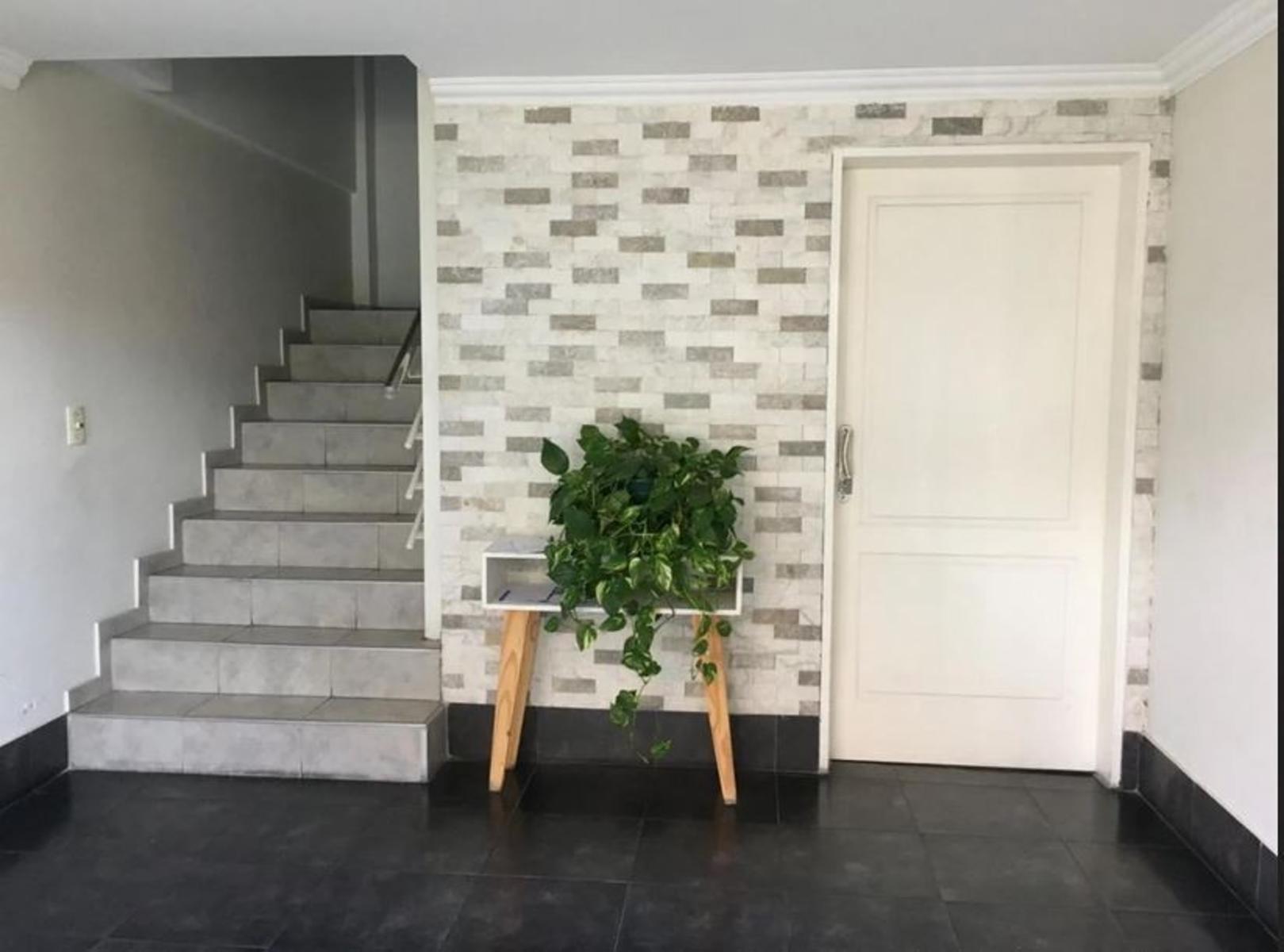 Departamento 3 ambientes planta baja con cochera, patio y lavadero. Excelente estado y ubicación. NUEVO VALOR — foto 10