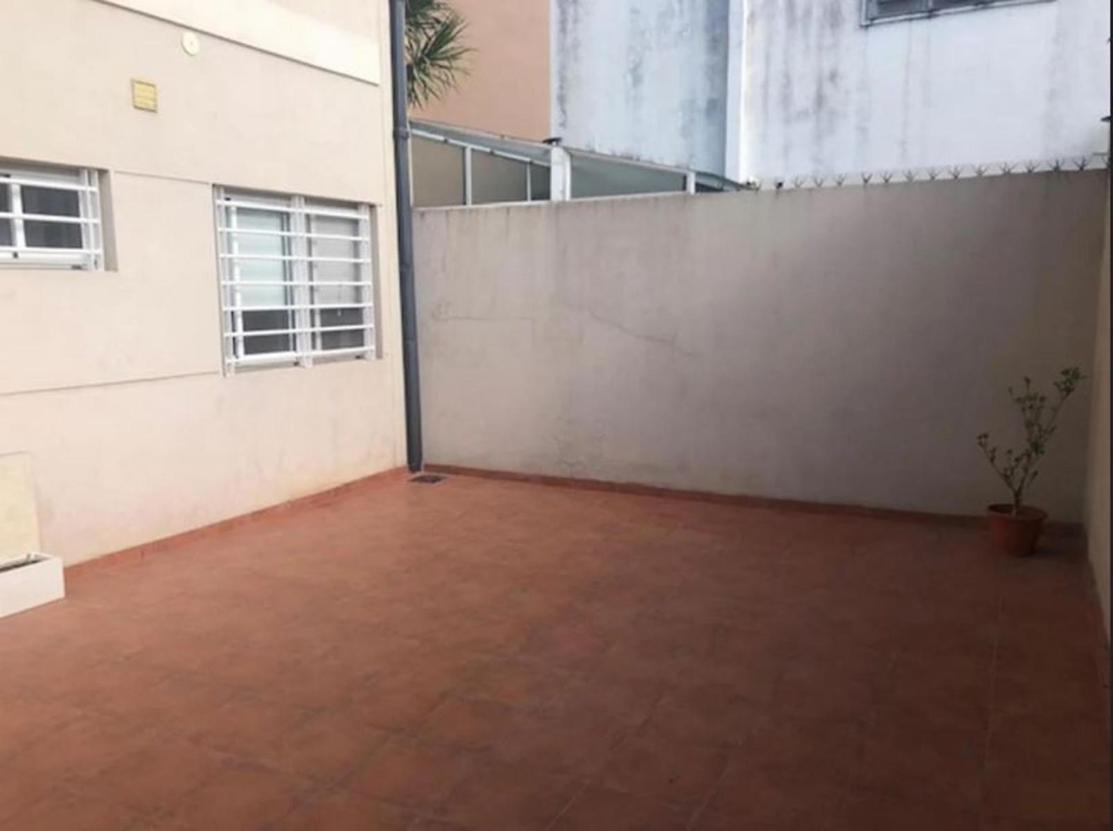 Departamento 3 ambientes planta baja con cochera, patio y lavadero. Excelente estado y ubicación. NUEVO VALOR — foto 11