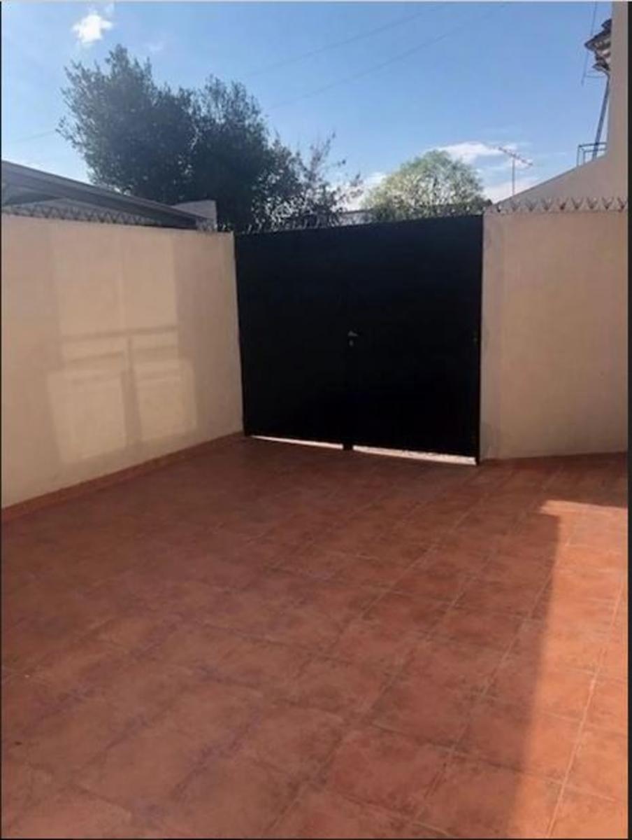 Departamento 3 ambientes planta baja con cochera, patio y lavadero. Excelente estado y ubicación. NUEVO VALOR — foto 12