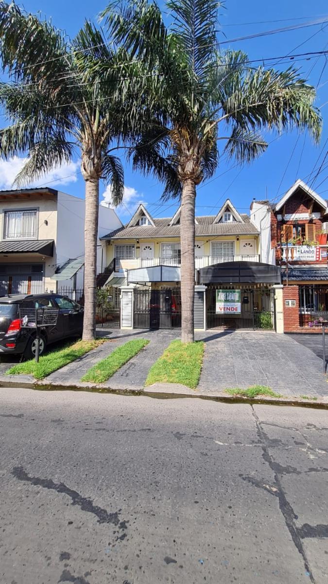 EXCELENTE DEPARTAMENTO 2 AMBIENTES Y MEDIO TODO EN PLANTA BAJA AL FRENTE CON COCHERA Y PATIO CON PARRILLA. VILLA LUZURIAGA — foto 2