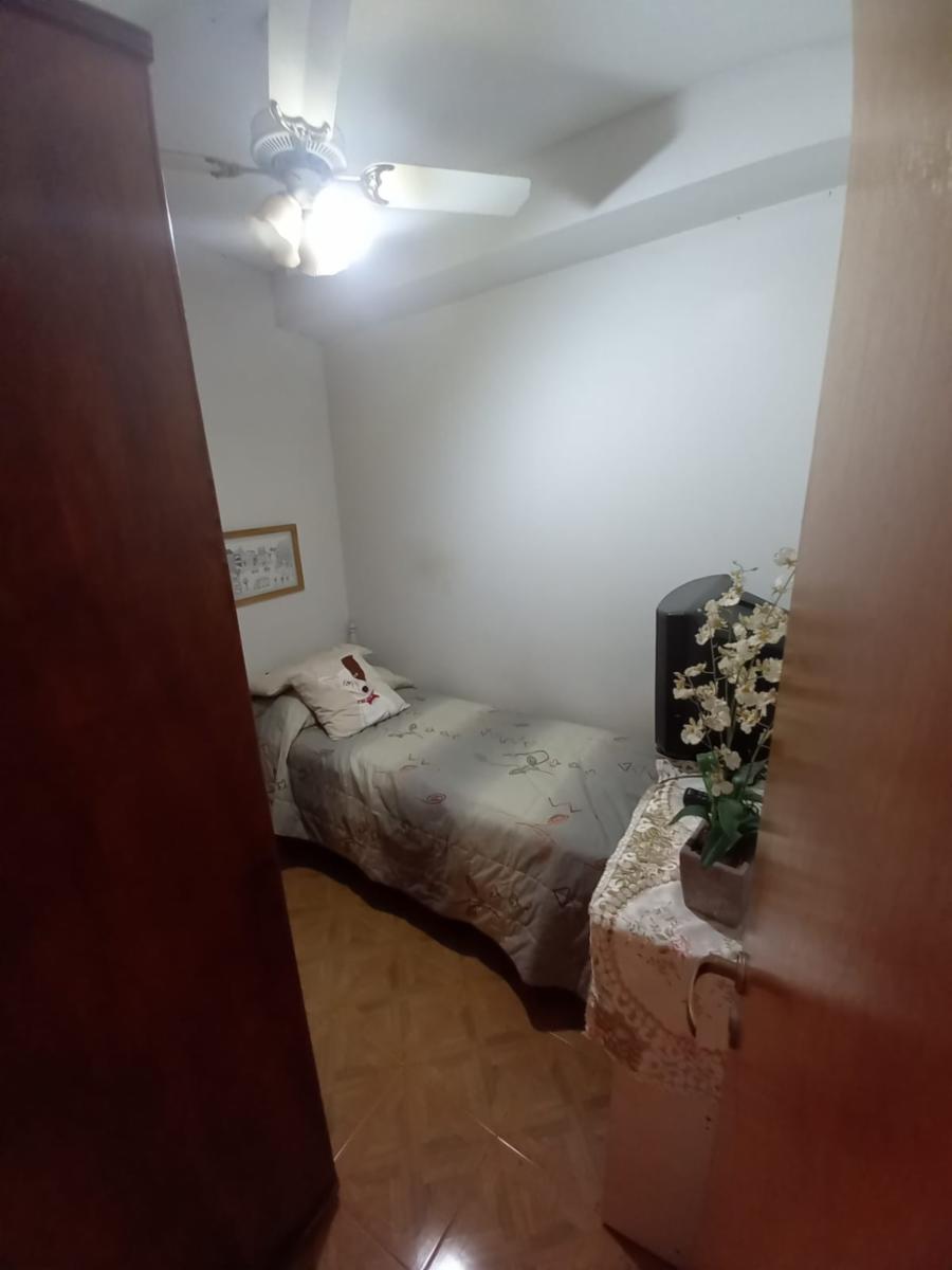 EXCELENTE DEPARTAMENTO 2 AMBIENTES Y MEDIO TODO EN PLANTA BAJA AL FRENTE CON COCHERA Y PATIO CON PARRILLA. VILLA LUZURIAGA — foto 9