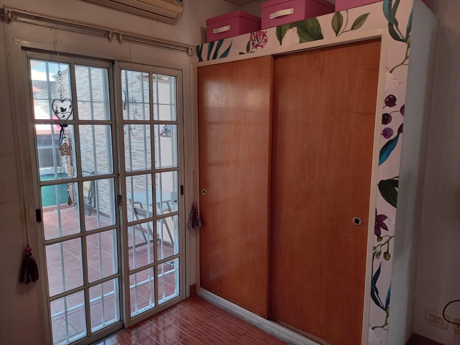 EXCELENTE DEPARTAMENTO 2 AMBIENTES Y MEDIO TODO EN PLANTA BAJA AL FRENTE CON COCHERA Y PATIO CON PARRILLA. VILLA LUZURIAGA — foto 10