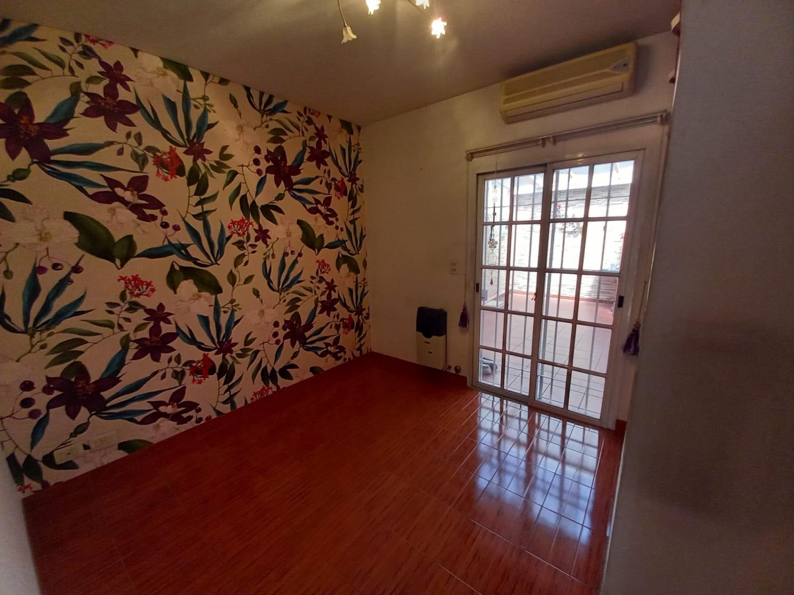 EXCELENTE DEPARTAMENTO 2 AMBIENTES Y MEDIO TODO EN PLANTA BAJA AL FRENTE CON COCHERA Y PATIO CON PARRILLA. VILLA LUZURIAGA — foto 11