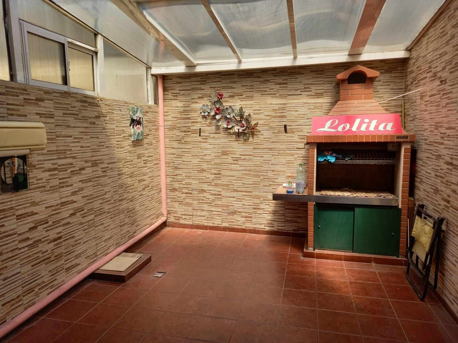 EXCELENTE DEPARTAMENTO 2 AMBIENTES Y MEDIO TODO EN PLANTA BAJA AL FRENTE CON COCHERA Y PATIO CON PARRILLA. VILLA LUZURIAGA — foto 12