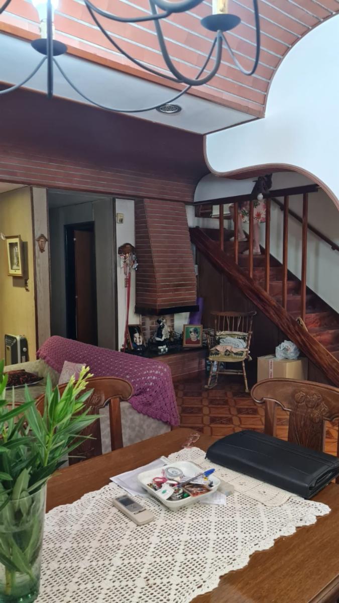 Excelente chalet 5 ambientes en dos plantas con fondo libre conparrilla, garage para 4 autos. Barrio Marina — foto 5