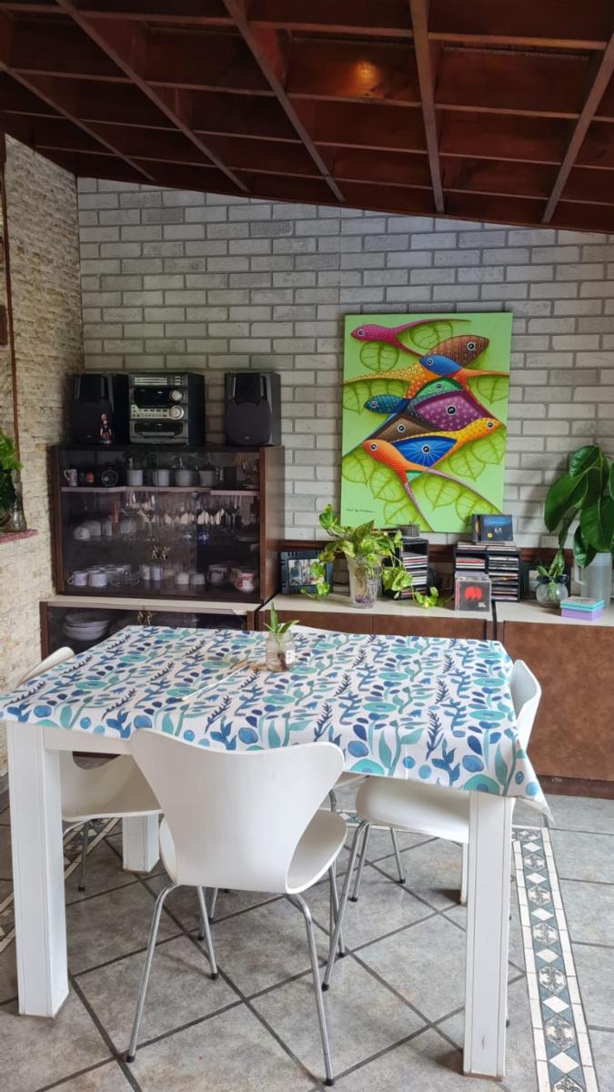 Excelente chalet 5 ambientes en dos plantas con fondo libre conparrilla, garage para 4 autos. Barrio Marina — foto 9